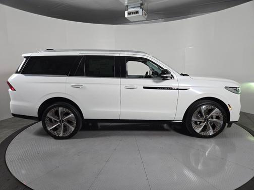Star White 2026 Lincoln Navigator Black Label