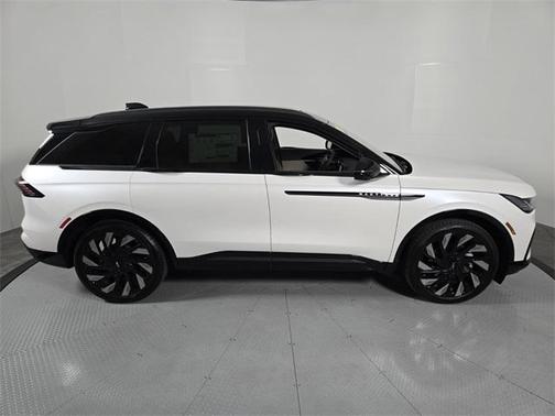 2025 Lincoln Nautilus Reserve
