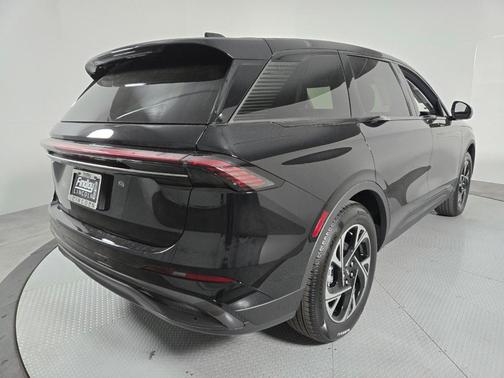 Infinite Black Metallic 2026 Lincoln Nautilus Premiere