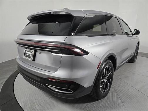 Silver Radiance Metallic 2026 Lincoln Nautilus Premiere