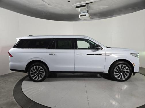Crystal White 2026 Lincoln Navigator L Black Label