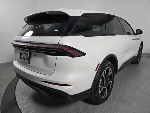 White Platinum Clearcoat Metallic 2026 Lincoln Nautilus Premiere