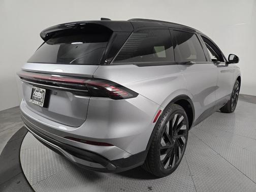 Radiance Metallic 2026 Lincoln Nautilus Reserve