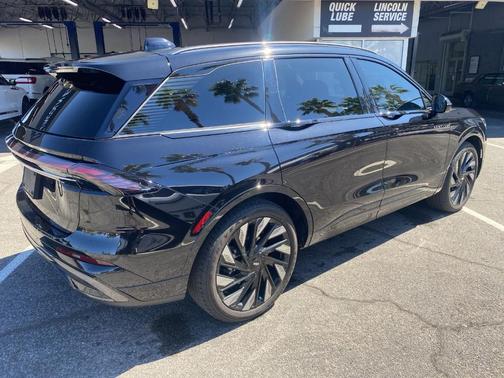Infinite Black Metallic 2024 Lincoln Nautilus Reserve