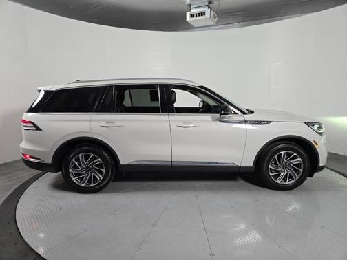 Ceramic Pearl Metallic 2023 Lincoln Aviator Standard AWD