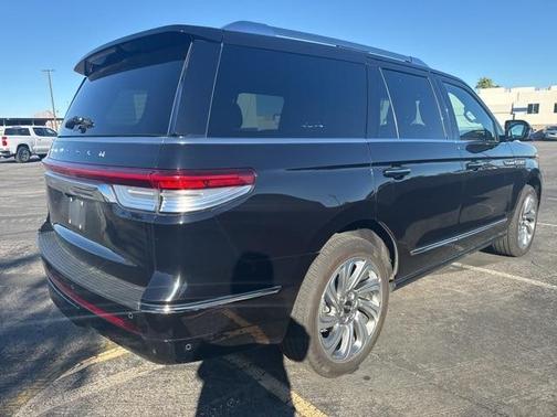 2024 Lincoln Navigator Premiere