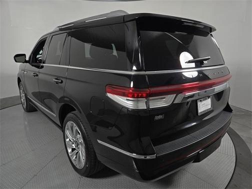 2024 Lincoln Navigator Premiere