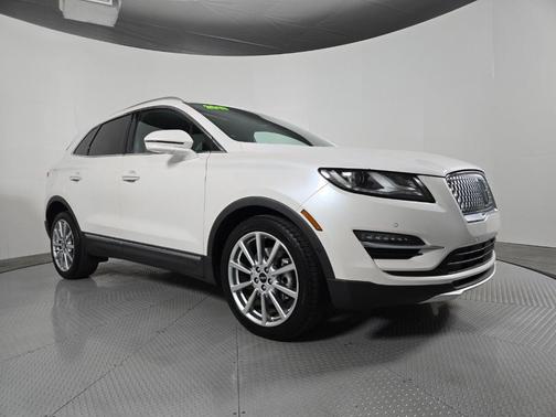White Platinum Tri-Coat Metallic 2019 Lincoln MKC Reserve