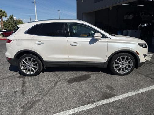 White Platinum Tri-Coat Metallic 2019 Lincoln MKC Reserve