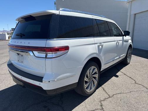 White Metallic 2023 Lincoln Navigator Reserve