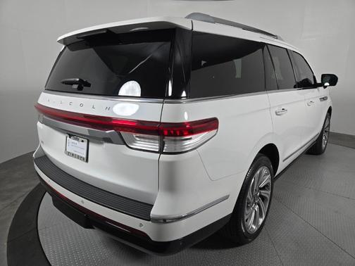 White Metallic 2023 Lincoln Navigator Reserve
