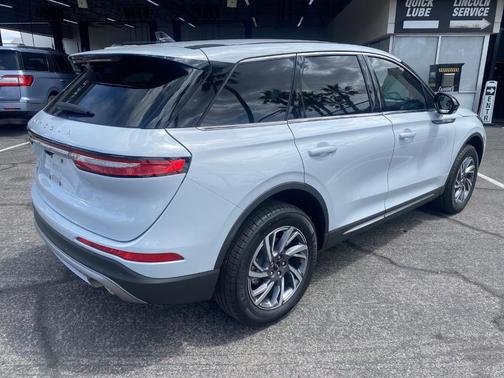 Crystal White Metallic 2025 Lincoln Corsair Premiere