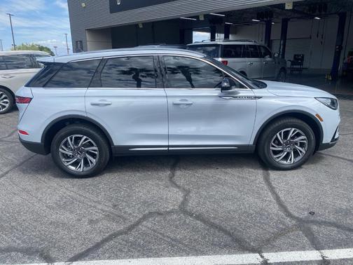 Crystal White Metallic 2025 Lincoln Corsair Premiere