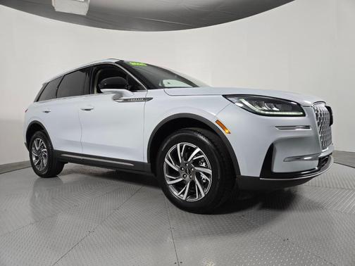 Crystal White Metallic 2025 Lincoln Corsair Premiere