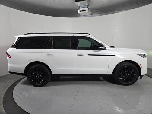 Star White 2026 Lincoln Navigator Reserve