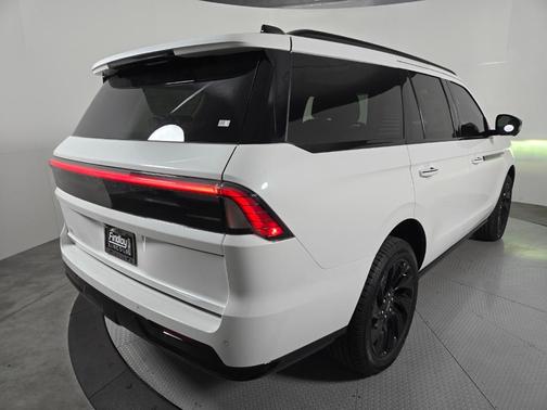 Star White 2026 Lincoln Navigator Reserve