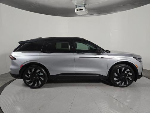 Silver Radiance Metallic 2026 Lincoln Nautilus Reserve