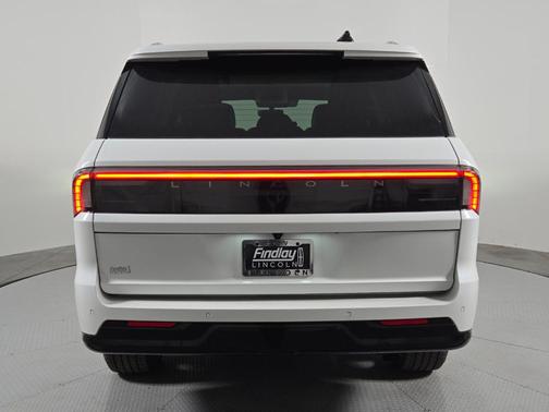 Star White 2026 Lincoln Navigator Premiere