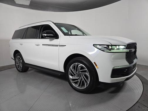 Star White 2026 Lincoln Navigator Premiere