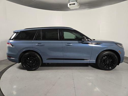 Whisper White 2026 Lincoln Aviator Reserve AWD