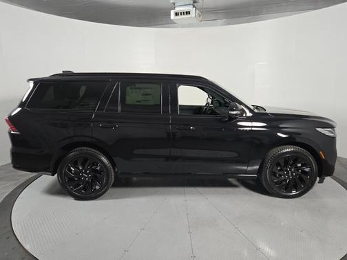 Infinite Black Metallic 2027 Lincoln Navigator Reserve