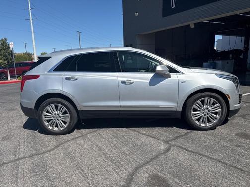 Radiant Silver Metallic 2019 Cadillac XT5 Premium Luxury