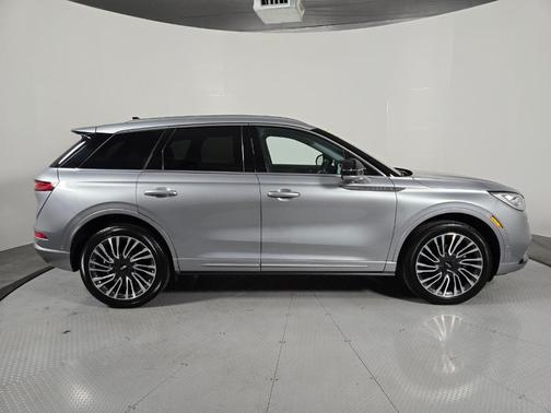 Silver Radiance Metallic 2022 Lincoln Corsair Reserve