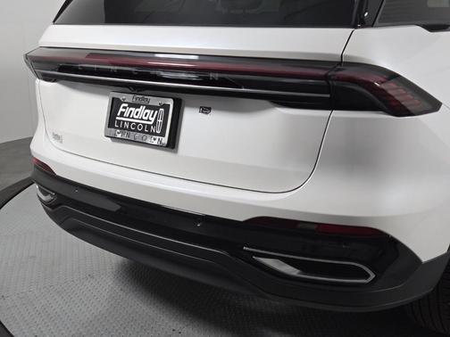 White Platinum Clearcoat Metallic 2026 Lincoln Nautilus Premiere