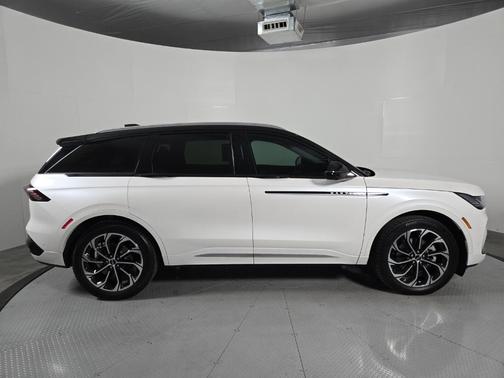 2024 Lincoln Nautilus Reserve