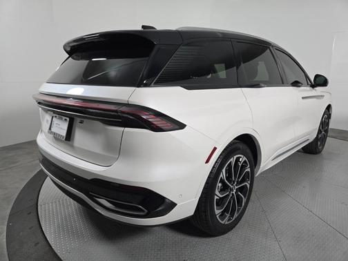 2024 Lincoln Nautilus Reserve