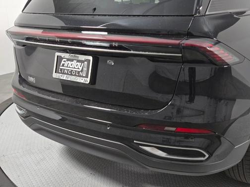 Infinite Black Metallic 2026 Lincoln Nautilus Premiere