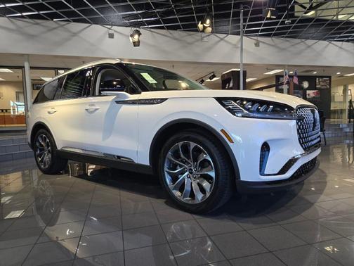 Pristine White 2026 Lincoln Aviator Premiere