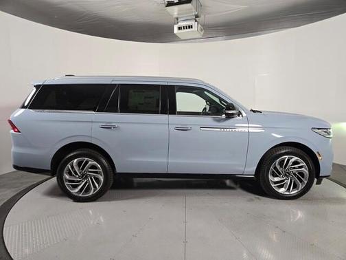 Gray Mist 2026 Lincoln Navigator Reserve