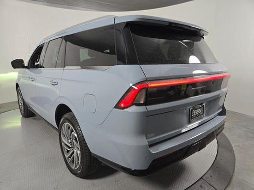 Gray Mist 2026 Lincoln Navigator Reserve