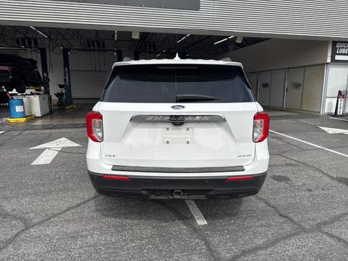 Star White 2022 Ford Explorer XLT