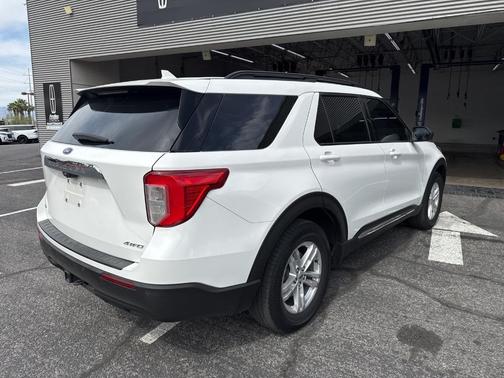 Star White 2022 Ford Explorer XLT