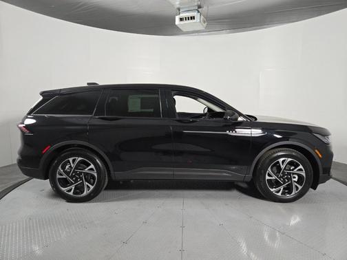 Infinite Black Metallic 2026 Lincoln Nautilus Premiere