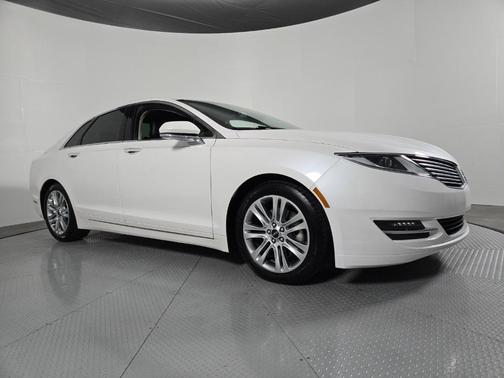 White Platinum Tri-Coat Metallic 2016 Lincoln MKZ Base