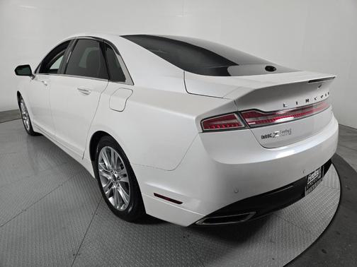 White Platinum Tri-Coat Metallic 2016 Lincoln MKZ Base