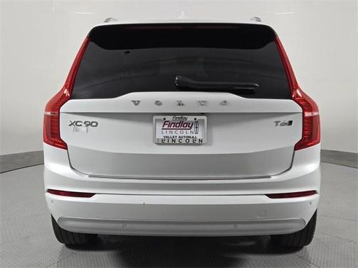 2022 Volvo XC90 T6 Momentum 7 Passenger