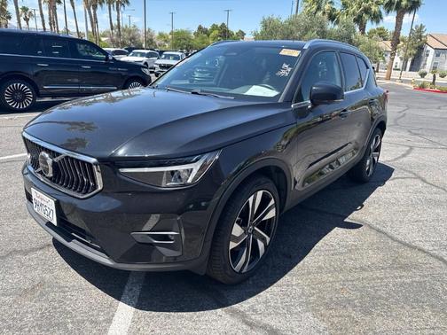 Onyx Black Metallic 2023 Volvo XC40 B5 Ultimate Bright Theme