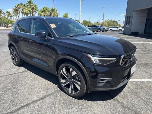 Onyx Black Metallic 2023 Volvo XC40 B5 Ultimate Bright Theme