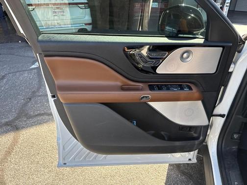 Pristine White 2023 Lincoln Aviator Grand Touring