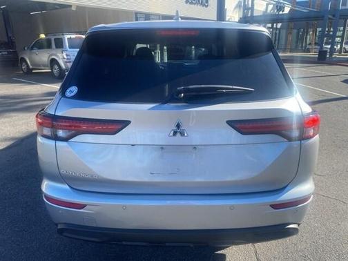 2022 Mitsubishi Outlander ES