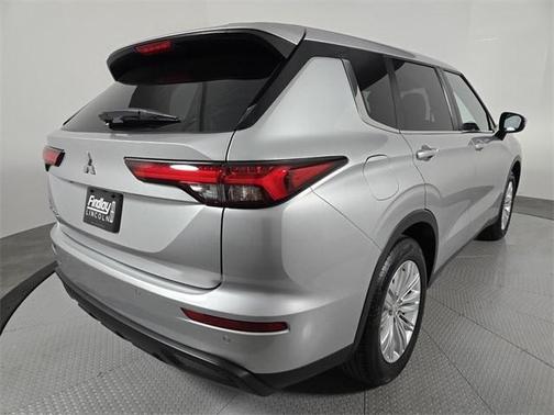 2022 Mitsubishi Outlander ES