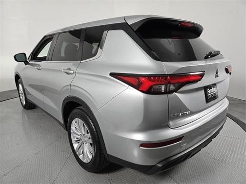2022 Mitsubishi Outlander ES
