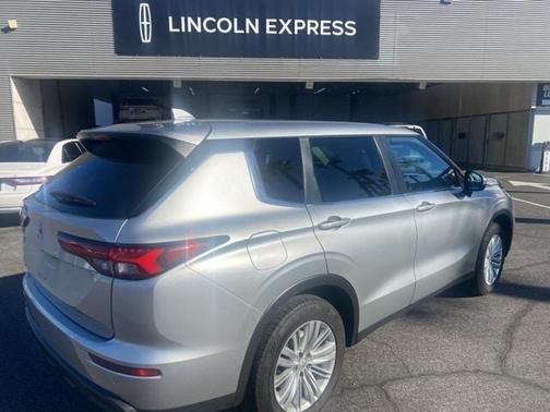 2022 Mitsubishi Outlander ES