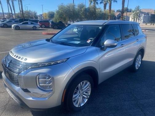 2022 Mitsubishi Outlander ES