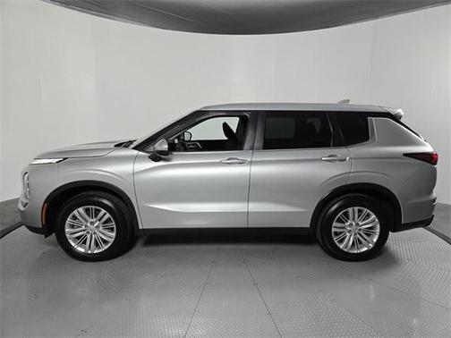 2022 Mitsubishi Outlander ES