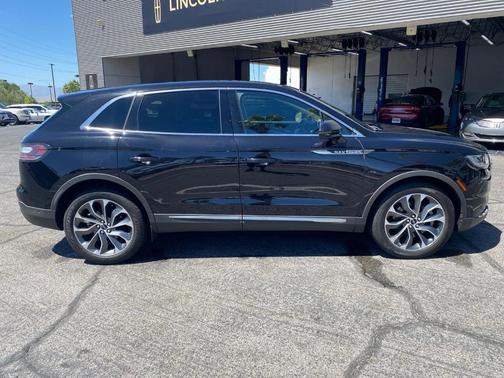 Infinite Black Metallic 2022 Lincoln Nautilus Reserve